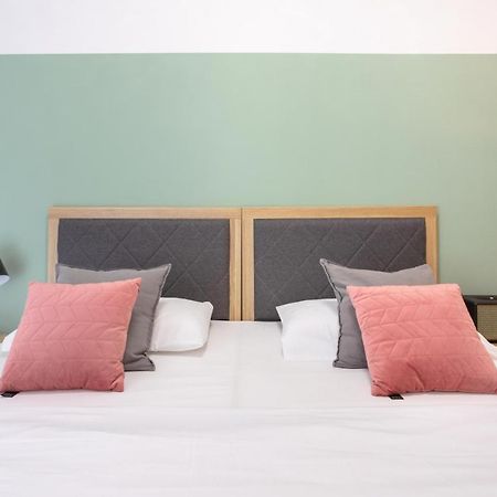 Design Sunny 2Bdr Apartment Near The City Center Zagreb Bagian luar foto